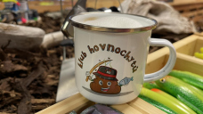 Plechový hrnček "Klub hovnochytov" NÁSTRAHY.cz